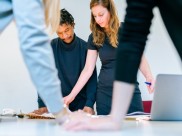 全球化下香港汇丰银行备受瞩目，远程开户美国汇丰详解